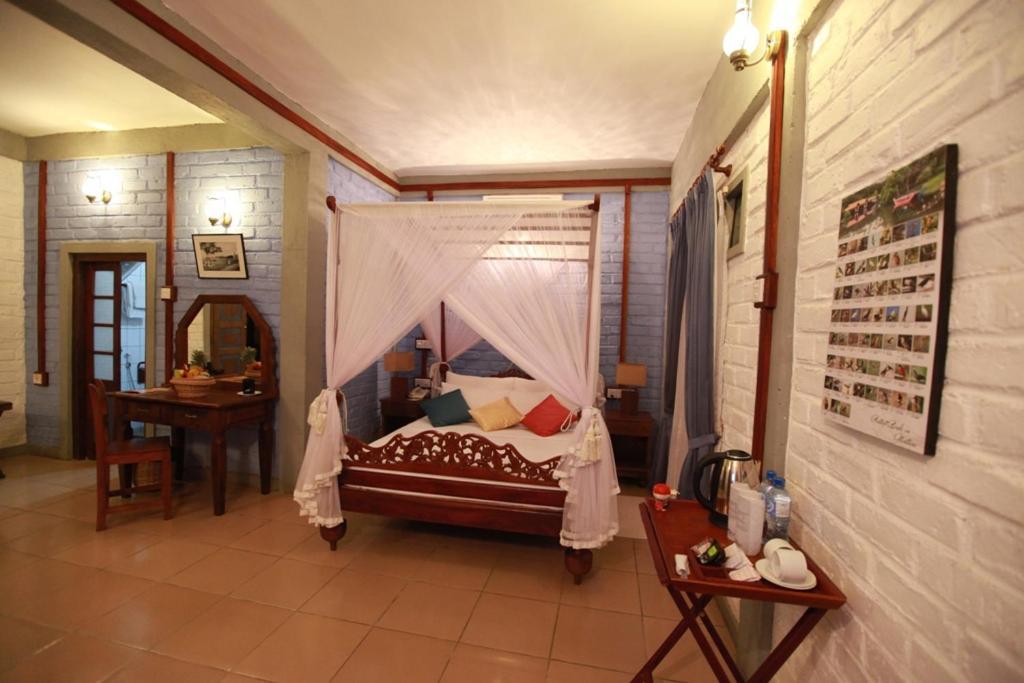 Lake Serenity Resort & Spa Kuruwita Kültér fotó